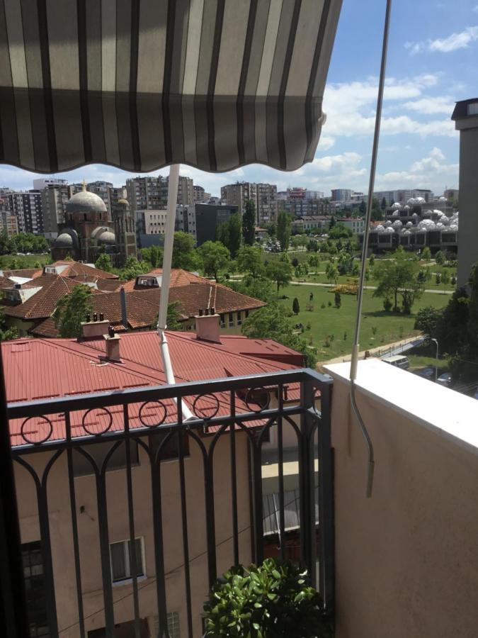 Yellowhouse Priștina Exterior foto
