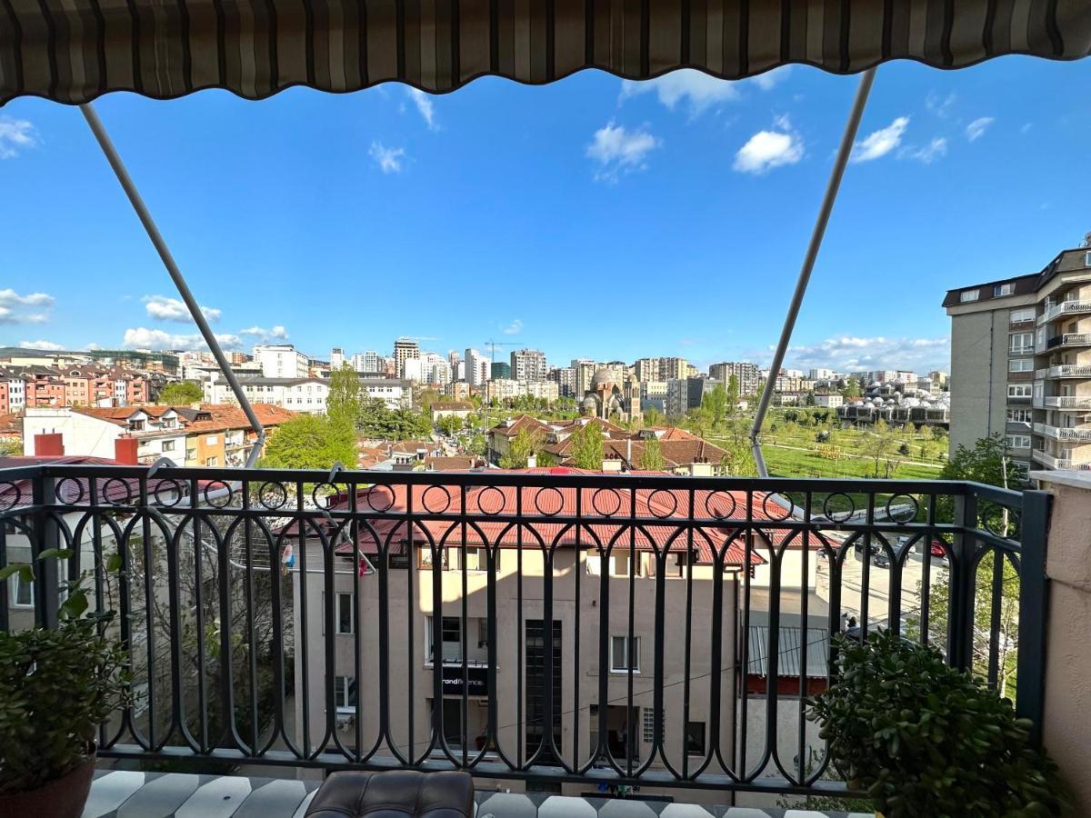 Yellowhouse Priștina Exterior foto