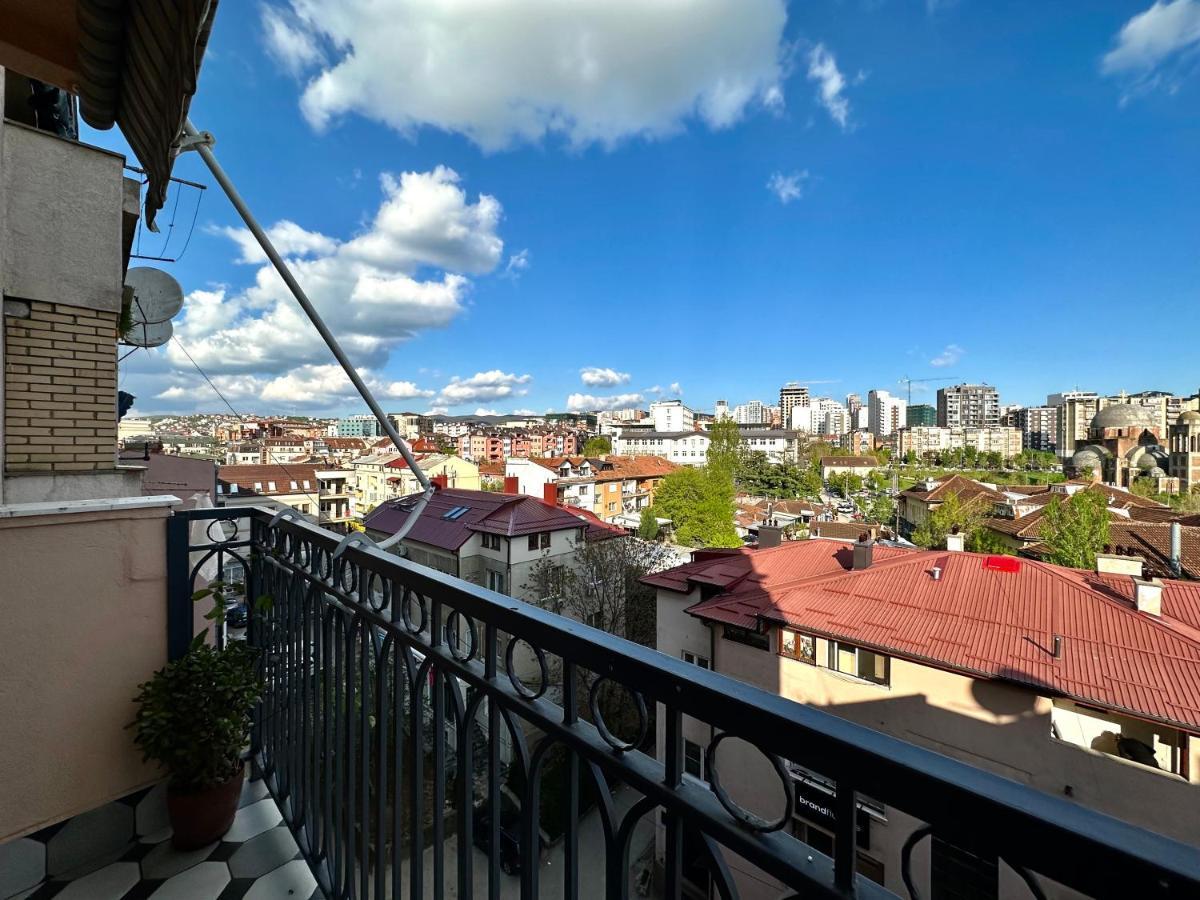 Yellowhouse Priștina Exterior foto